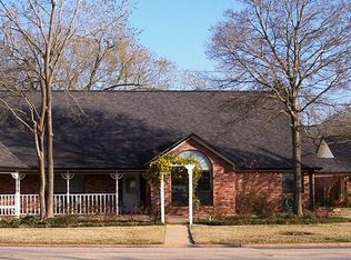 315 W Decherd St, Franklin, TX 77856