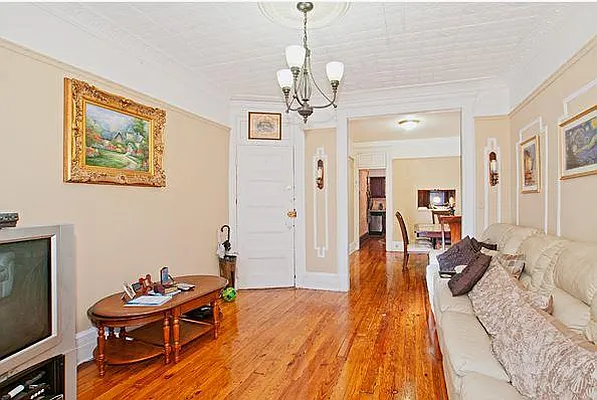 Sold by Temple Morrow LLC | media 10