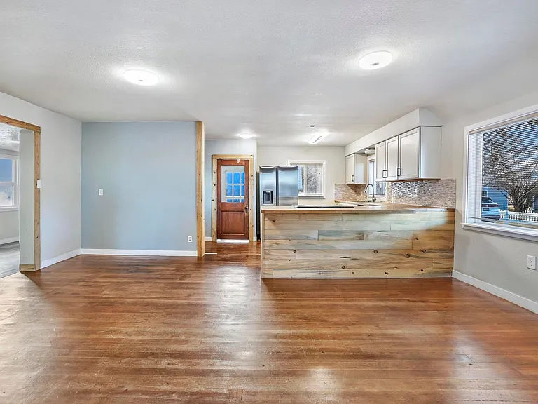 3321 Addison Ave E — Photo 14