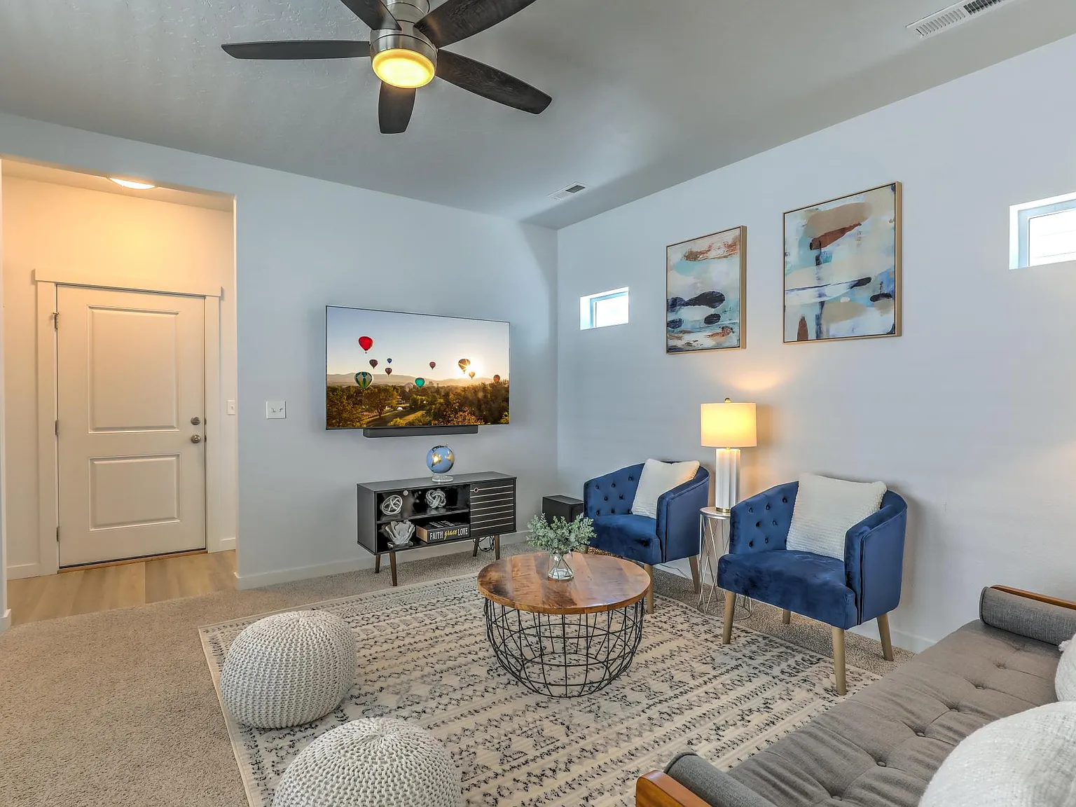 762 E Springloyd St — Photo 2