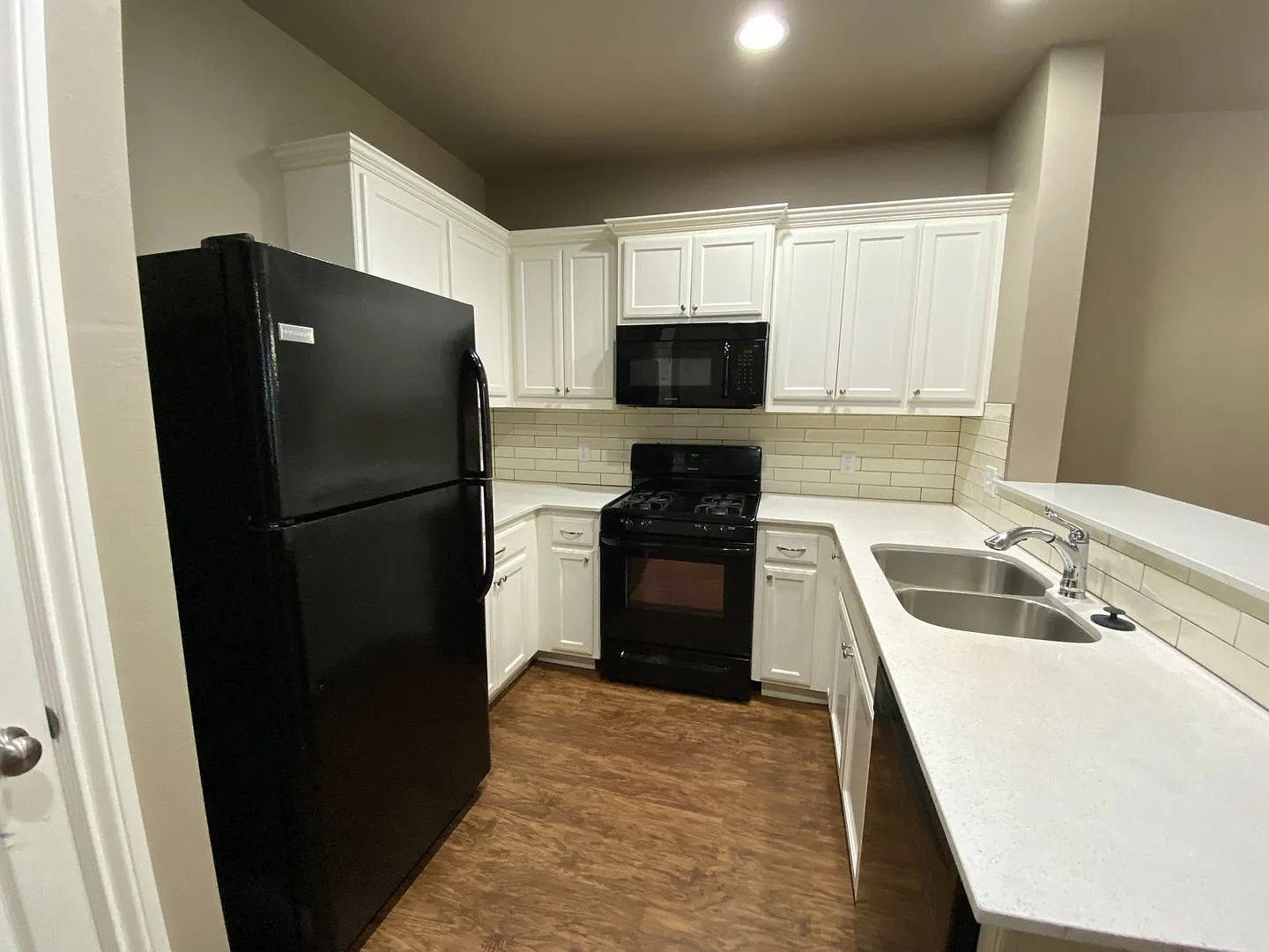 Storm Shelter Included 3 Bed 2 Bath 1 Car Garage Townhome in Moore — Photo 4