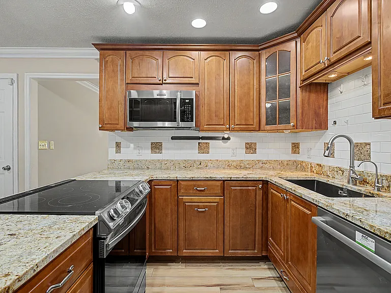 2205 Tampico Trl — Photo 14