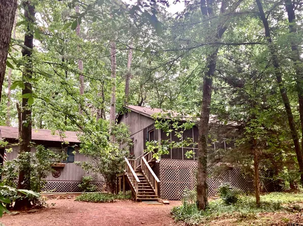 1042 Winding Trl, Holly Lake Ranch, TX 75765