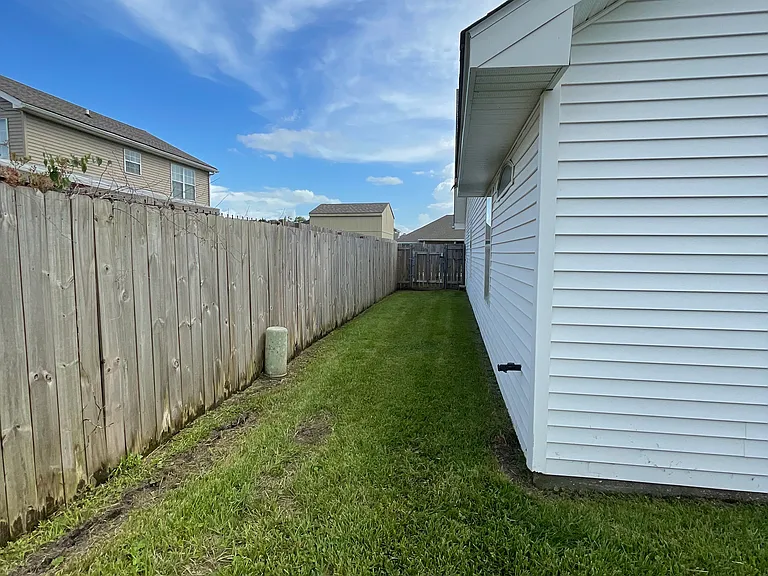608 Medford Dr — Photo 16