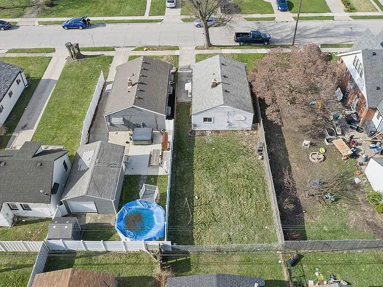 2552 Emogene St — Photo 8