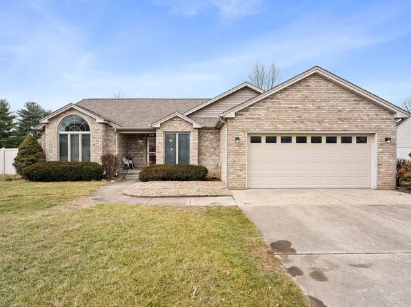 2878 Foxridge Cir, Columbus, IN 47203