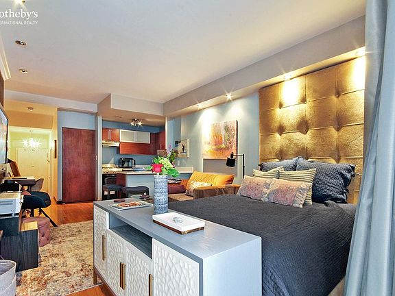 5th image of 184 Thompson St APT 3J