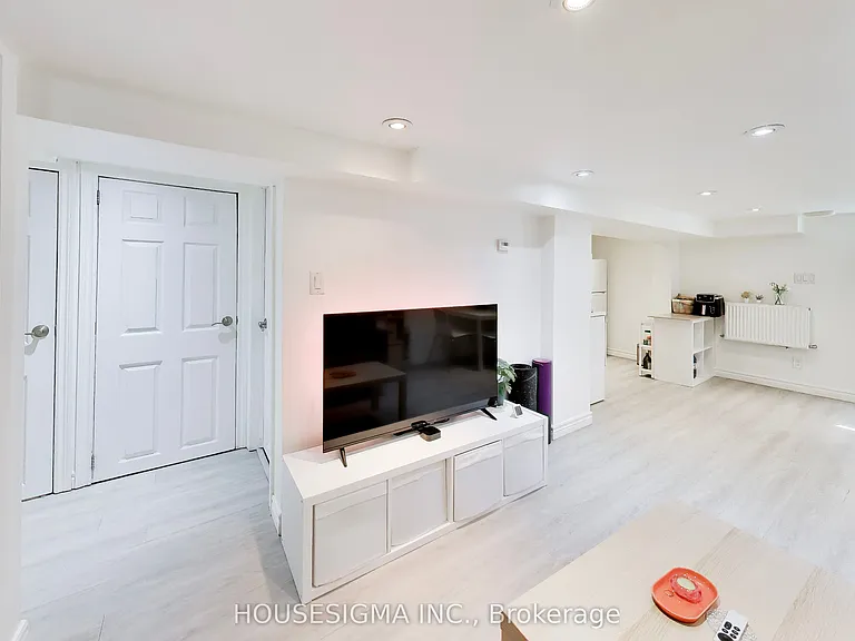 152 Linsmore Cres #LOWER — Photo 7