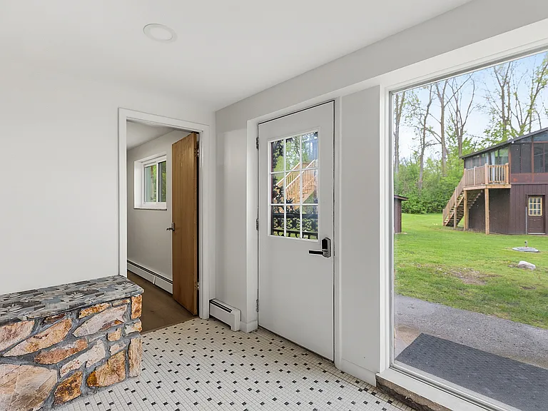 1392 Maple Grove Rd — Photo 18