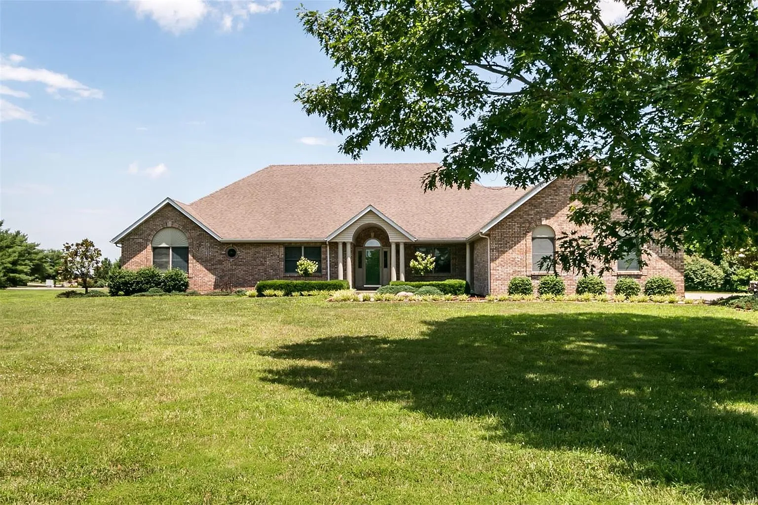 992 Cedar Lake Dr photo 1