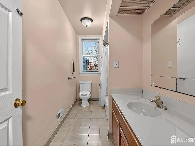 58 Brotherhood St — Photo 13