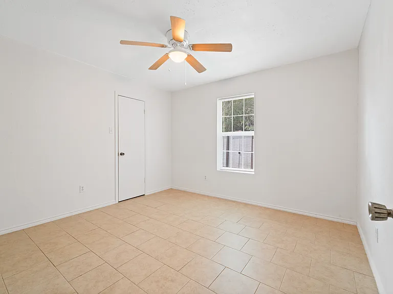 303 Carly Dr — Photo 20