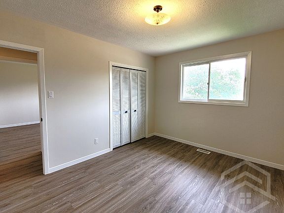4th image of 24 Denis Ct
