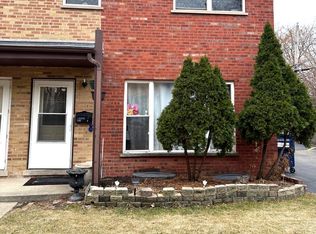 210 Linn Ct APT D, North Aurora, IL