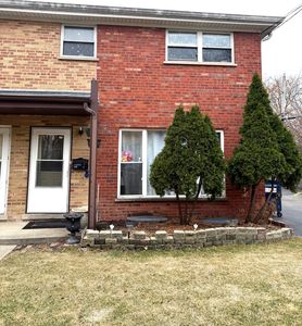 210 Linn Ct APT D, North Aurora, IL, 60542