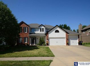 1202 Roland Dr, Papillion, NE 68046