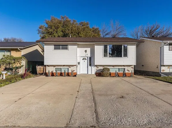 22 S Hamilton Ct NE, Medicine Hat, AB T1C 1J2
