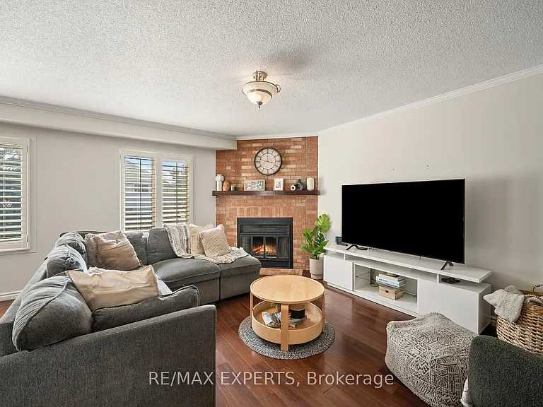 11 Penton Dr — Photo 4