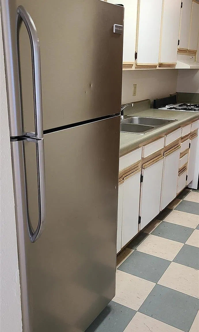 3 bed, 935 sqft, $950 — Photo 4