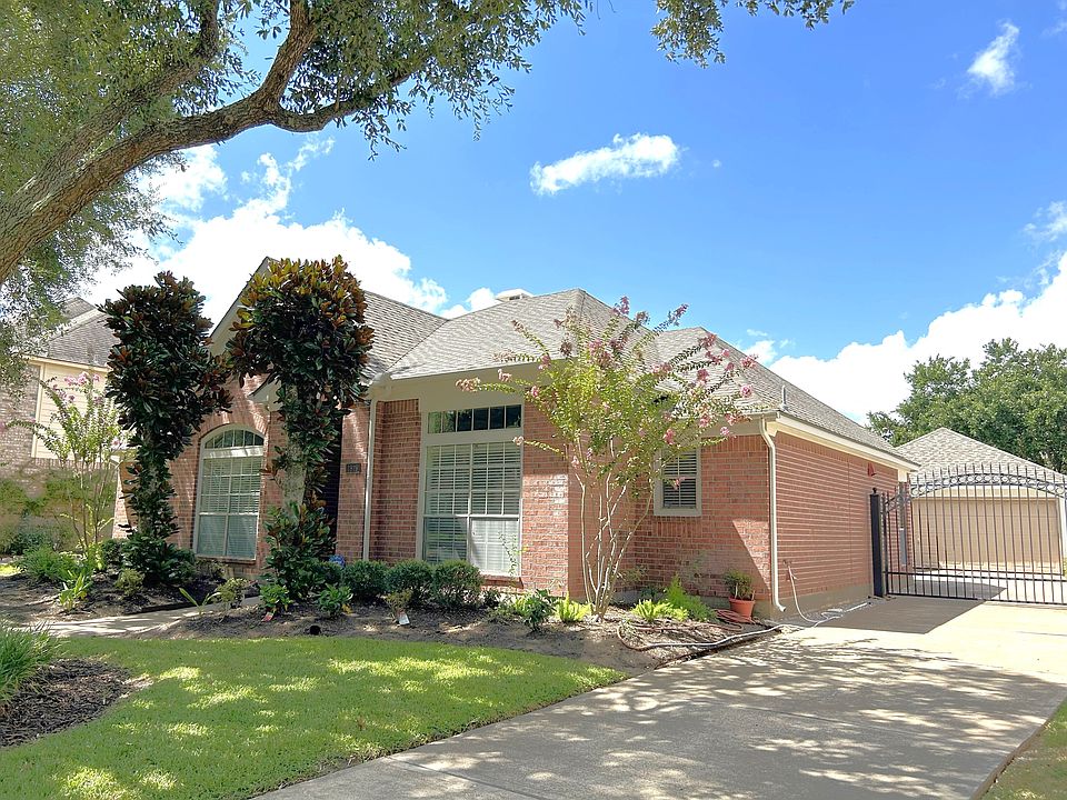 1st image of 1919 Canyon Crest Dr