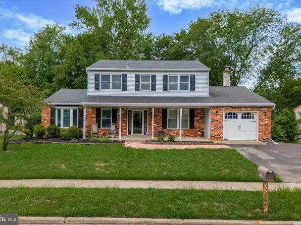268 Colonial Dr, Langhorne, PA 19047