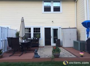25 Gazebo Ln, Holtsville, NY 11742