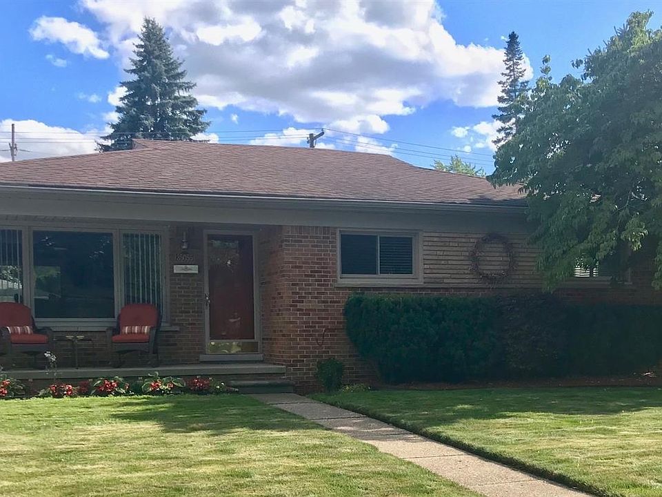 1st image of 35055 Hees St