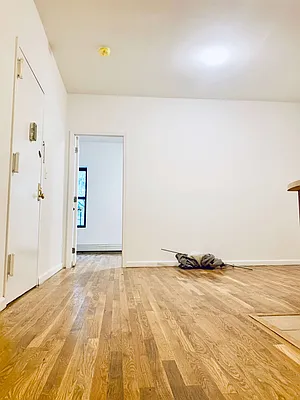 Rented by Safdie Realty Group | media 37