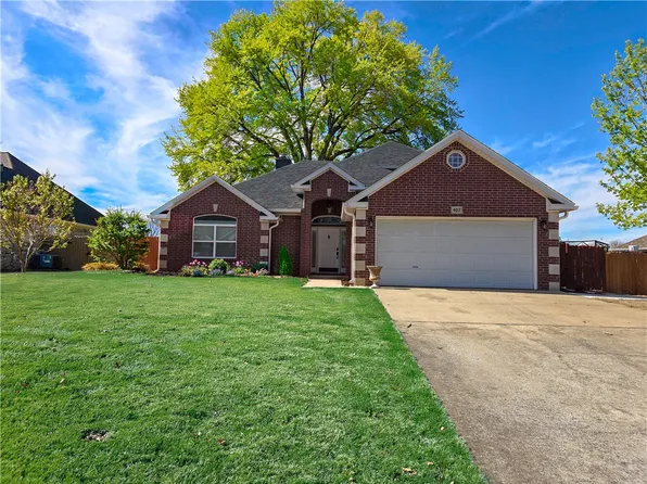 407 Old Forge Dr, Bentonville, AR 72712