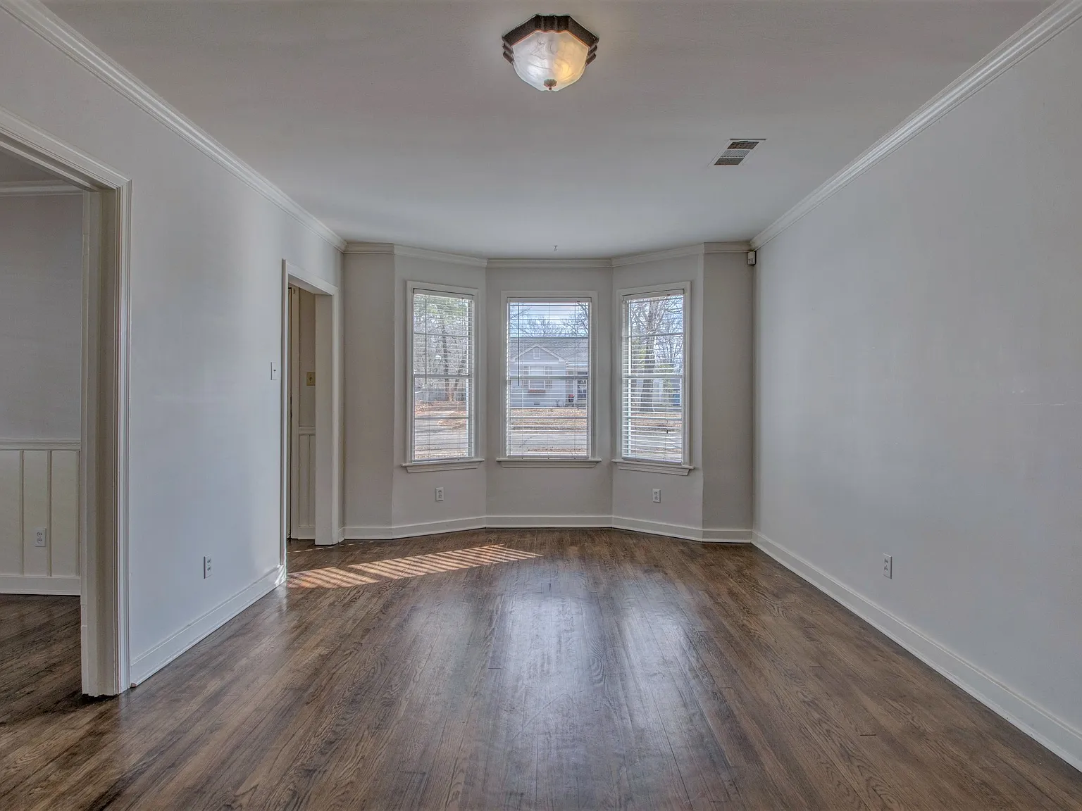3 bed, 1204 sqft, $2,000 — Photo 4