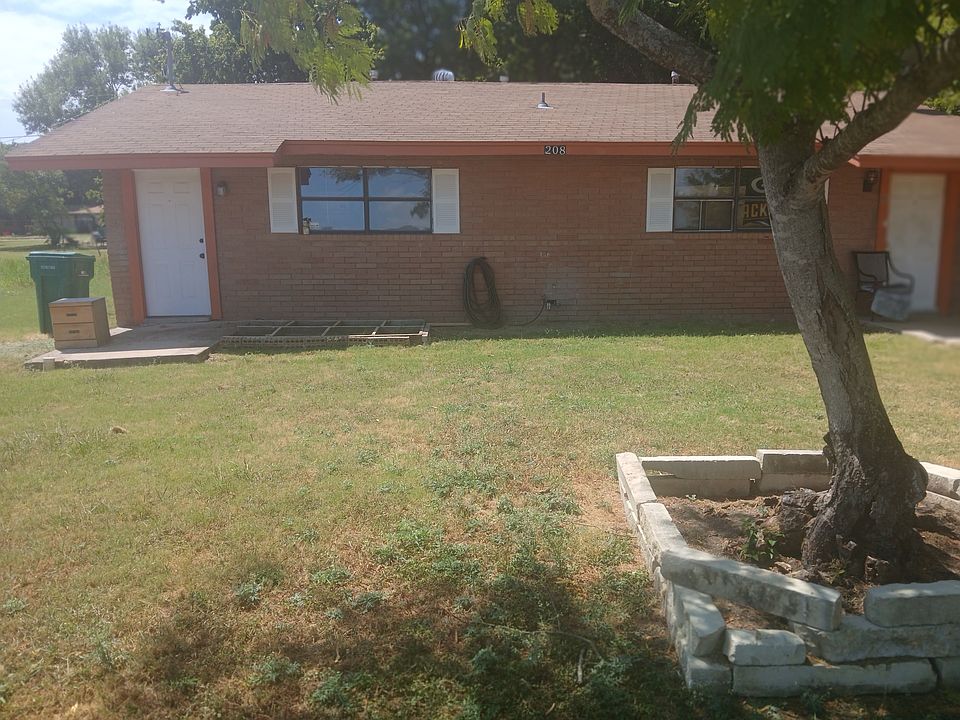 2nd image of 208 E Turnbo Rd