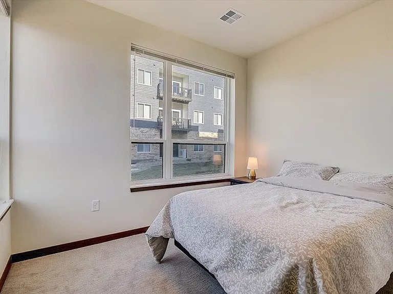 1120 N Windsor Ave — Photo 12