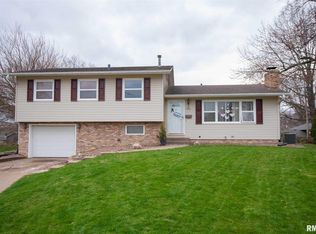 1929 Fairmeadows Ct, Bettendorf, IA 52722