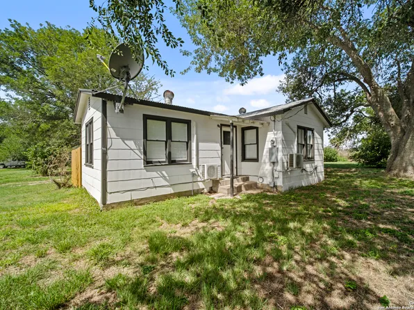 10706 FM 20, Kingsbury, TX 78638