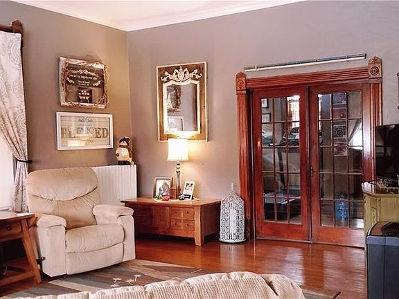 4th image of 216 E Washington St