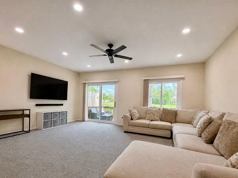 59 Saxonney Cir — Photo 1