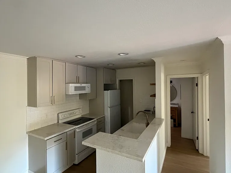 149 Piccadilly Pl #F — Photo 4