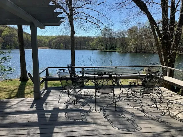 4 bed, 2300 sqft, $5,750 — Photo 2