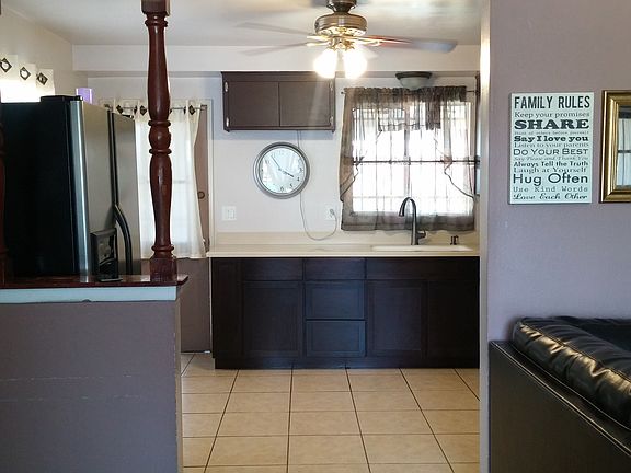 2nd image of 918 E Flora St
