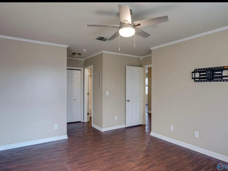2001 Woodlawn Dr SW — Photo 10