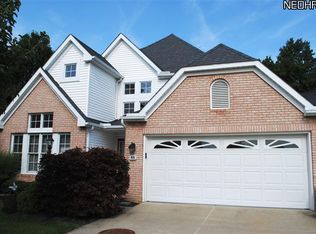 45 Nantucket Row, Rocky River, OH 44116