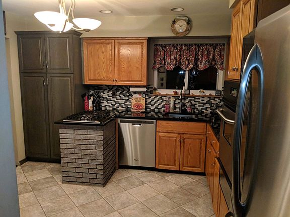4th image of 10 Muller Dr