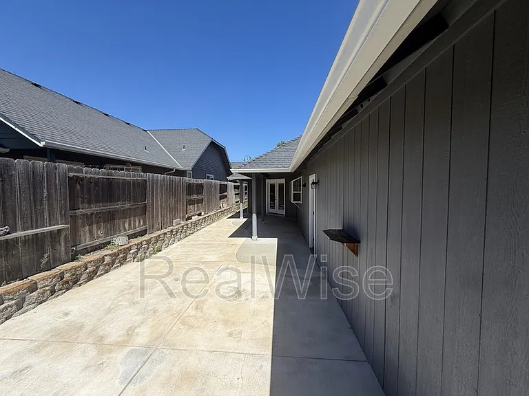 1388 Kellenbeck Ave — Photo 13
