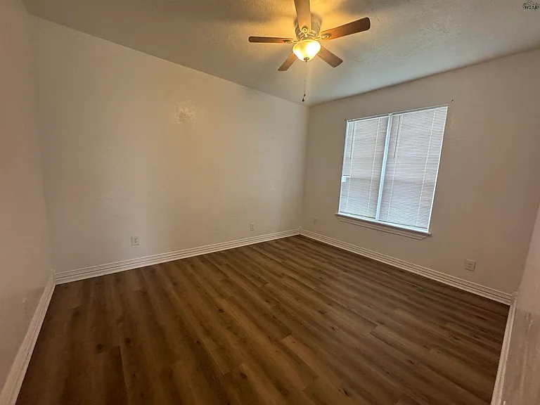 214 N Archer St — Photo 10