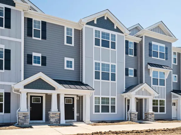 2131 Yellowstone Blvd, Mundelein, IL 60060