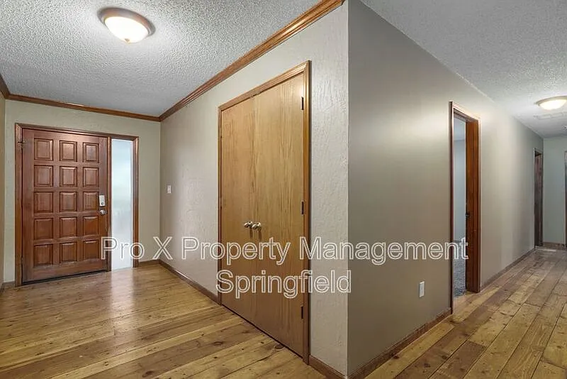 5 bed, 3.0 bath, 3514 sqft, $2,195 — Photo 4