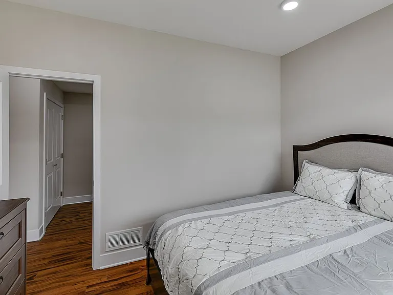 549 Armstrong St #302 — Photo 20