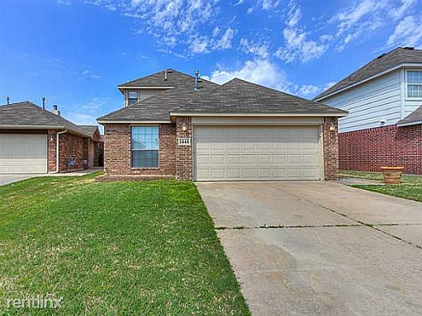 1444 sw 25th cir. front of house 2