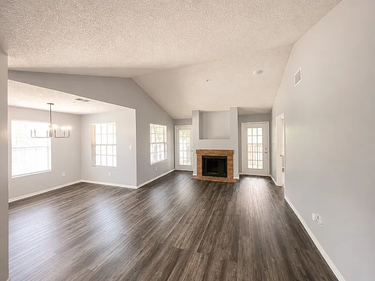 234 Afton Sq — Photo 2