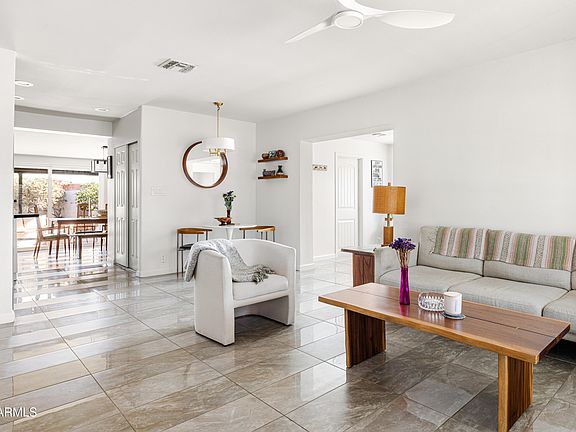 5th image of 1118 E COLTER Street